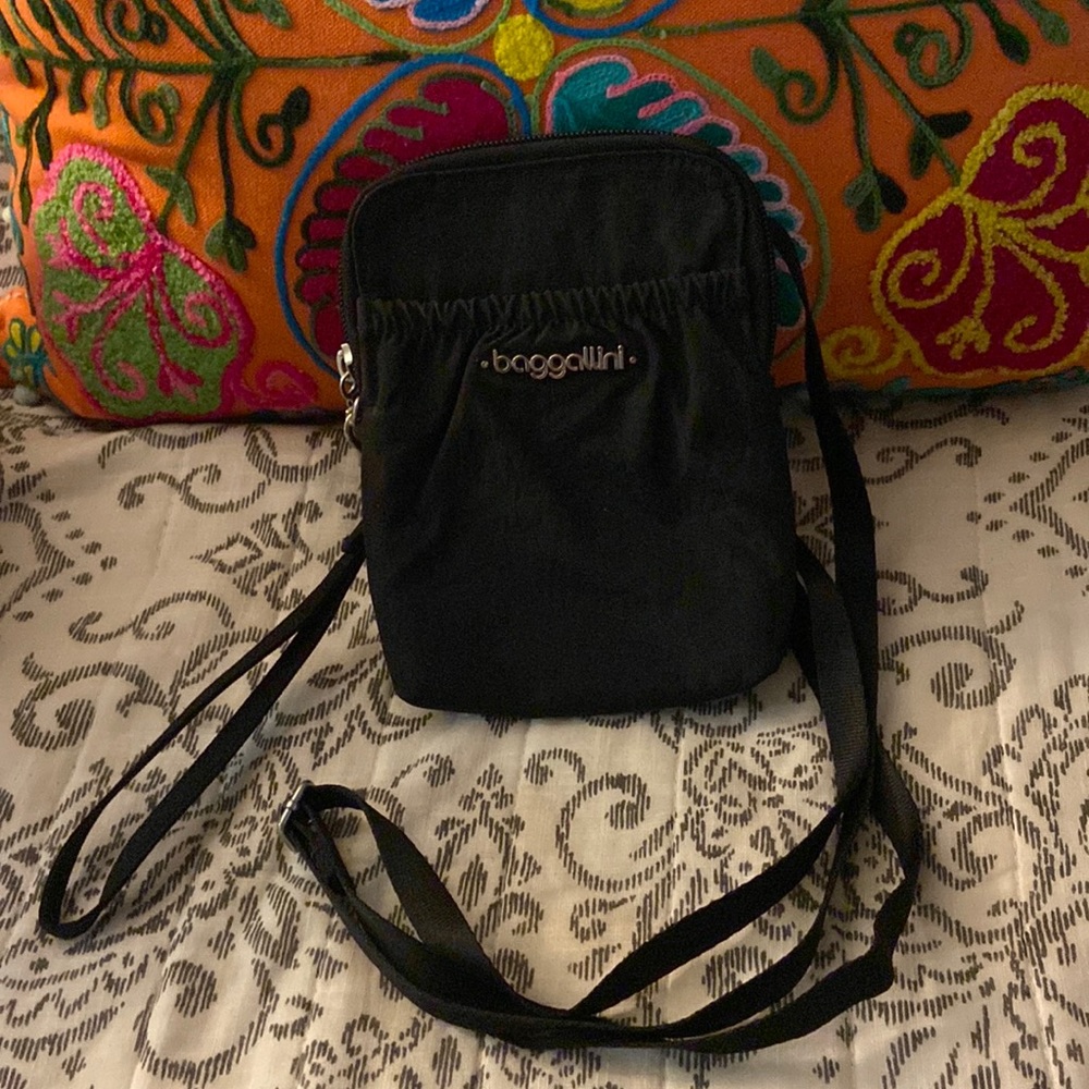 BAGGALLINI crossbody and/or wristlet phone credit card passport bag BLACK nylon
